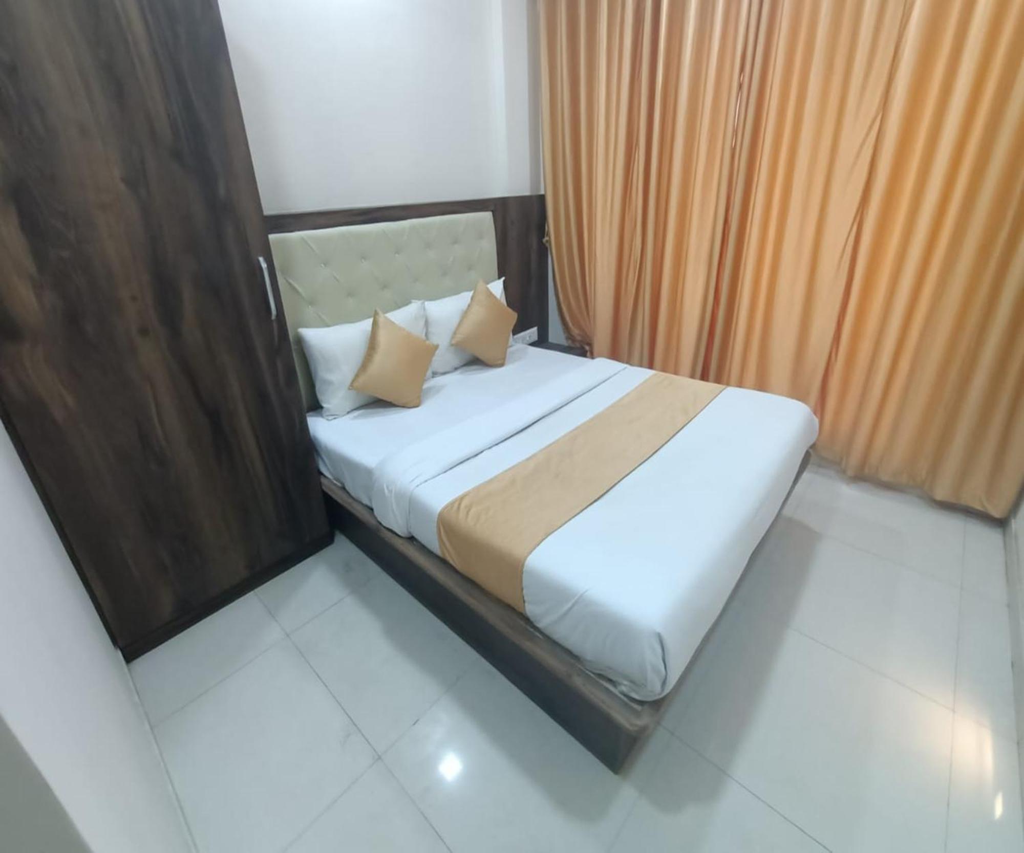 Hotel Om Sai Navi Mumbai Exterior foto