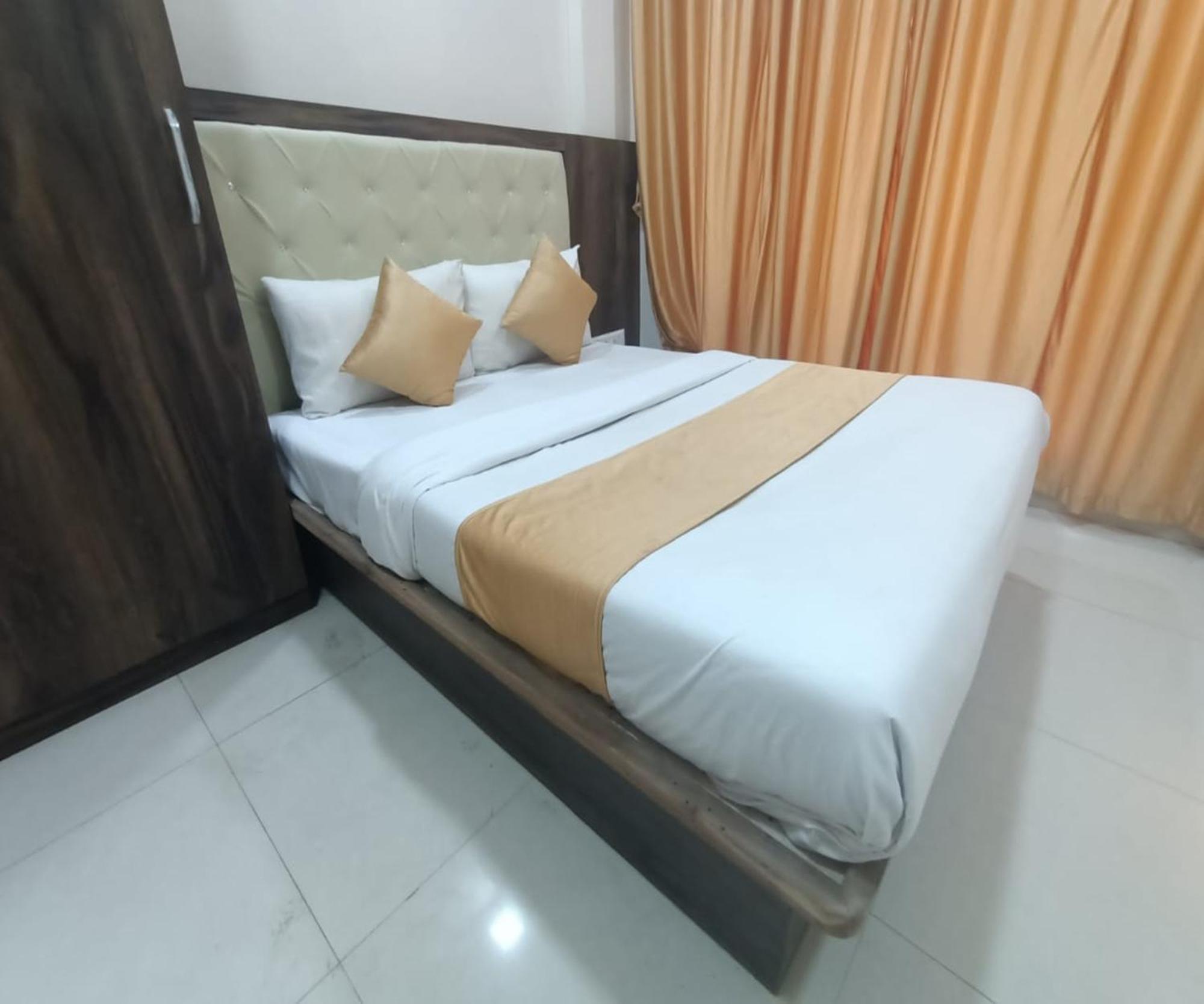 Hotel Om Sai Navi Mumbai Exterior foto