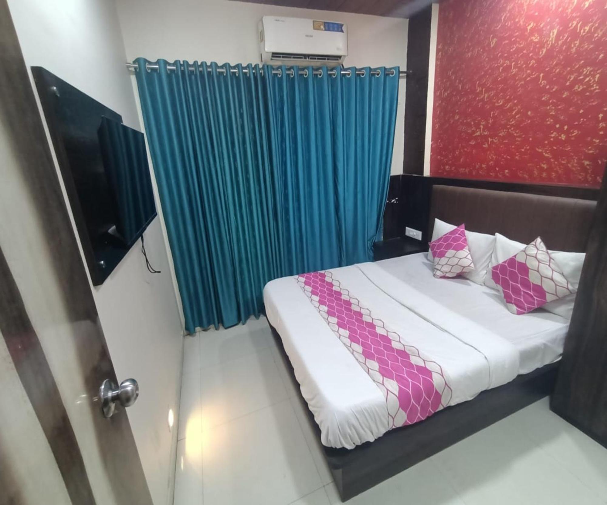 Hotel Om Sai Navi Mumbai Exterior foto